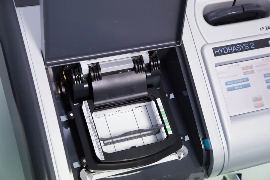 Sebia HYDRASYS 2 SCAN FOCUSING instrument opened with a visible gel and touch screen